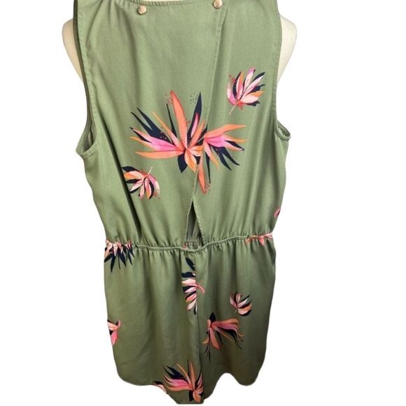 A New Day Green Floral Romper - Picture 5 of 6